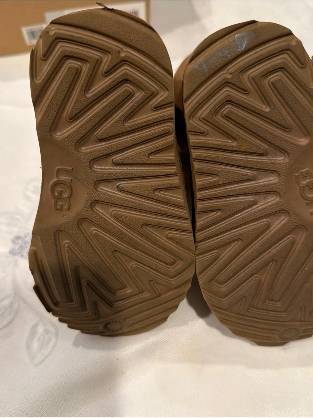 UGG Kids Chestnut Brown Shearling-Lined Mittens
